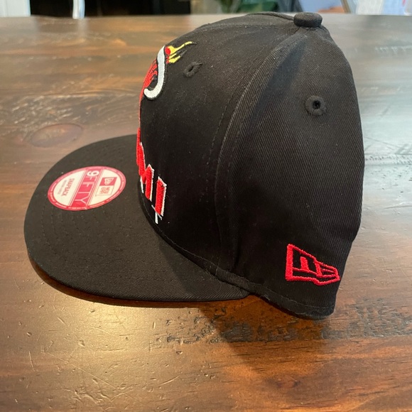 Miami Heat New Era 9fifty snapback. medium-Large. black and red. NWT - Picture 3 of 6
